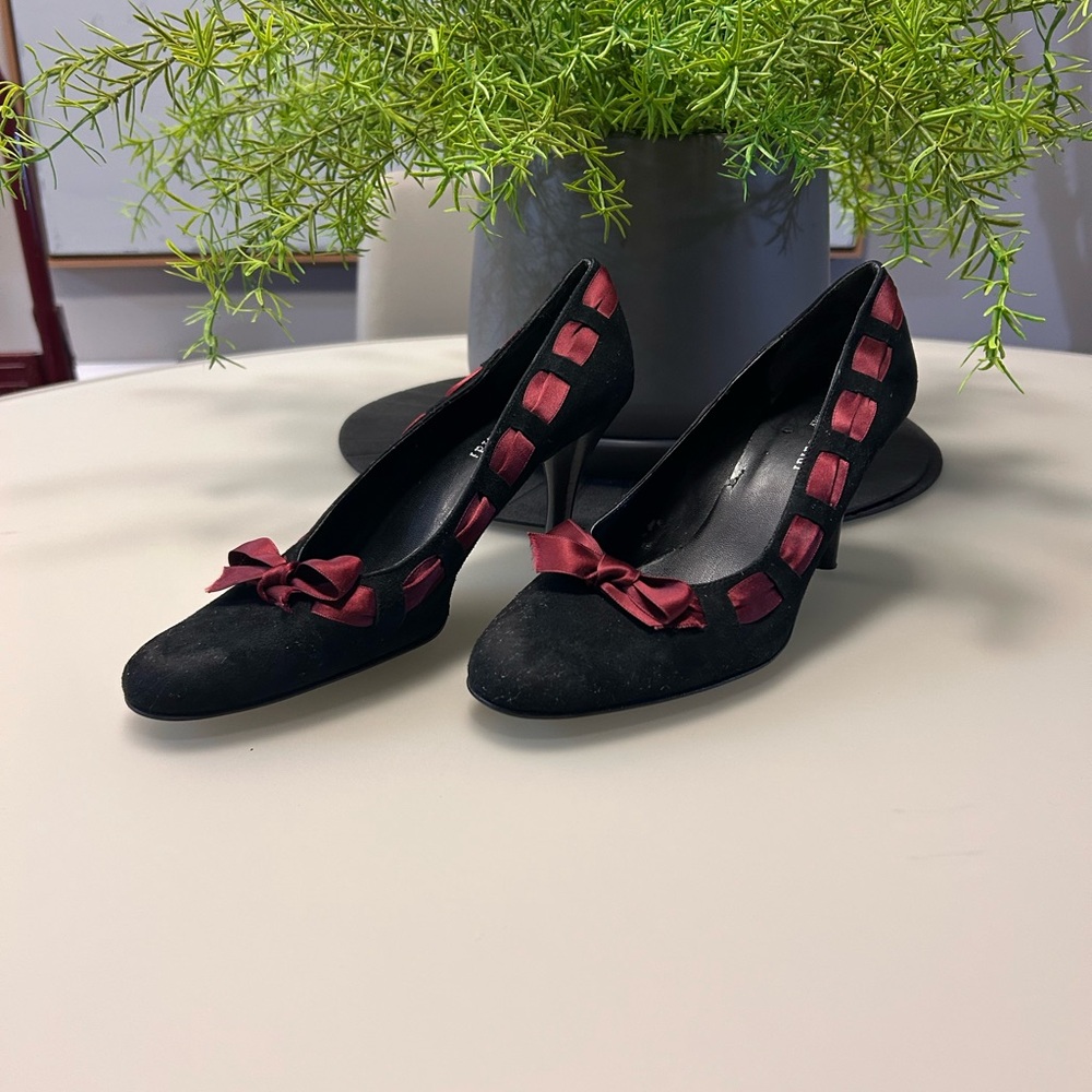 Chic Black and Red Bow Heels